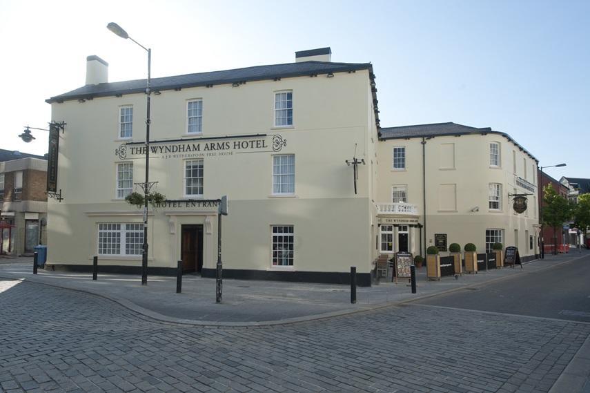 The Wyndham Arms-Wetherspoon Hotel Bridgend  Exterior photo